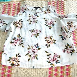 Medium Forever 21 Floral Blouse